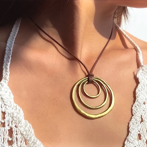 🔵𝟲𝟱%𝗢𝗙𝗙 𝗯𝘂𝗻𝗱𝗹𝗲𝘀 𝟯+🔵 NEW Oversized Concentrical Pendant Necklace - Picture 9 of 12